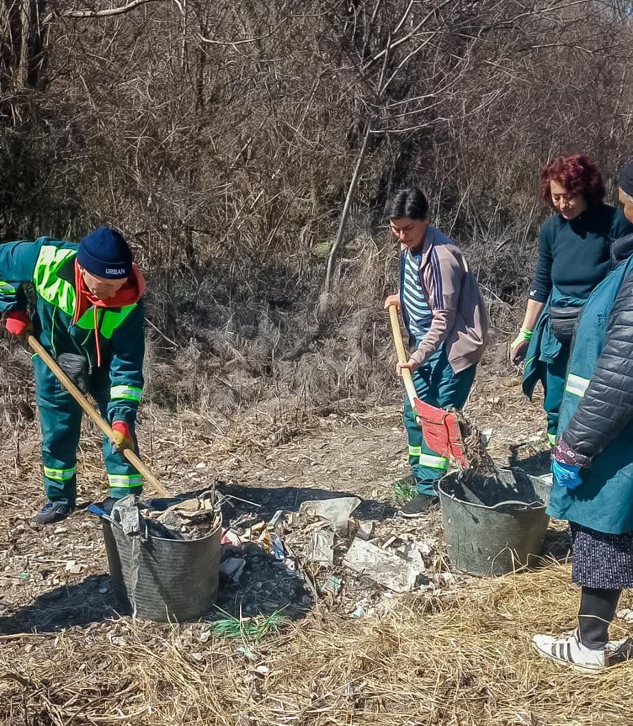 Primăria Titu continuă lucrările de ecologizare