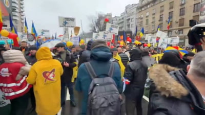 Protest AUR: Persoane cu obiecte contondente