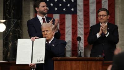 Trump: „Lucrez să închei conflictul din Ucraina”