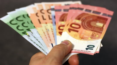 10 euro uitați, câți bani s-au strâns?