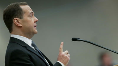 "Cadavrul economiei UE, jubilee pentru Medvedev"