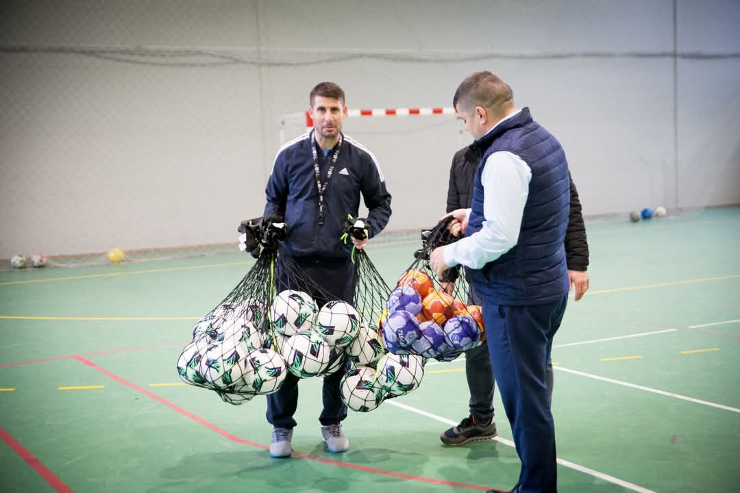 Cadouri pentru sportivi din Titu prin reciclare