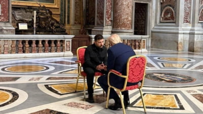 Ce i-ar fi spus Zelenski lui Trump la funeralii