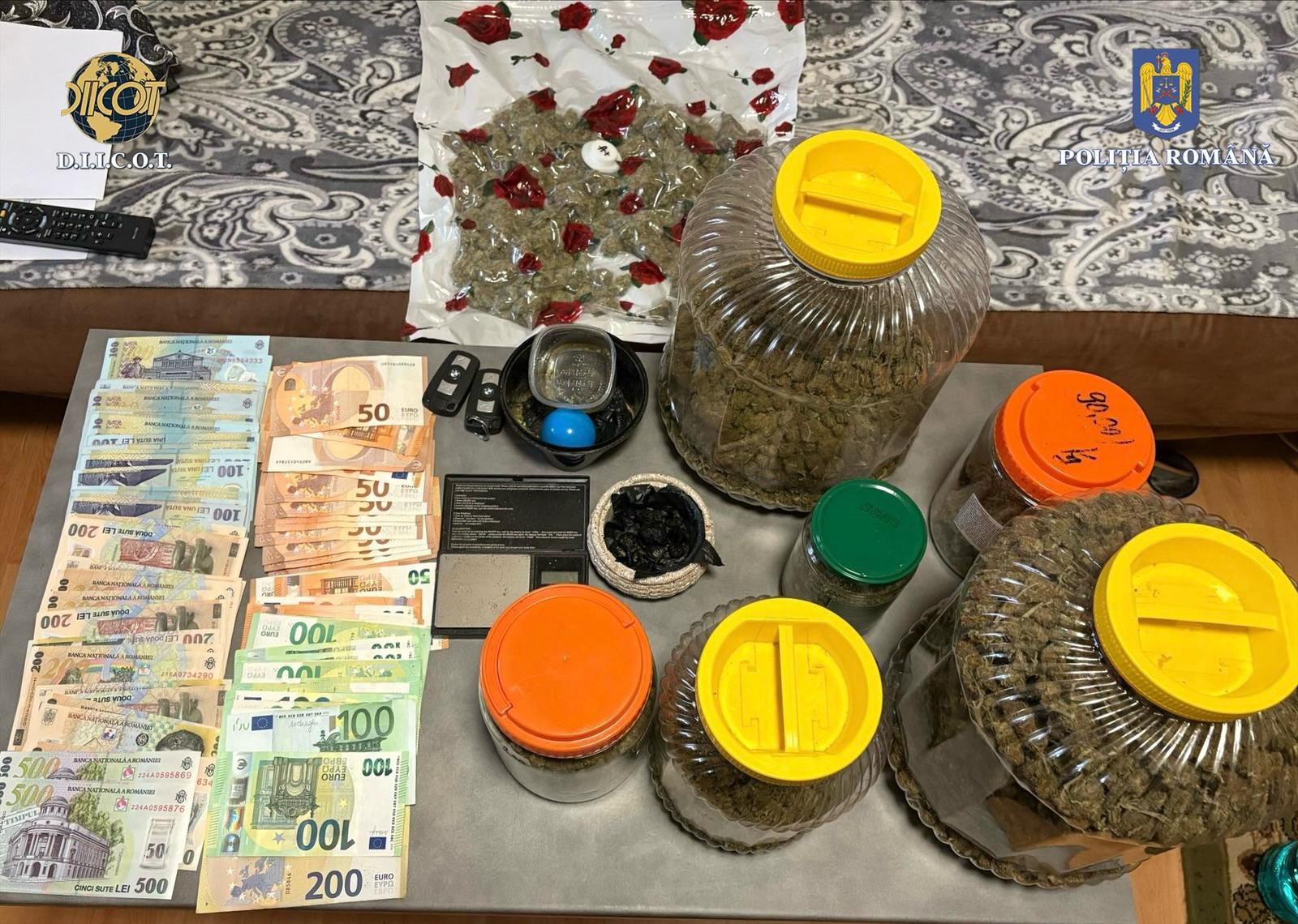 Cinci reținuți pentru trafic de droguri