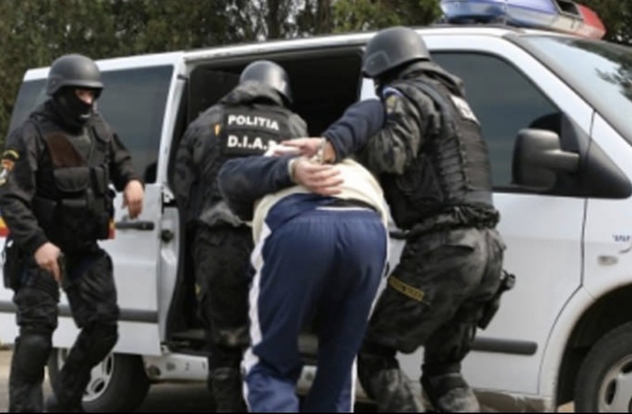 Doi bărbați au evadat din arest la domiciliu