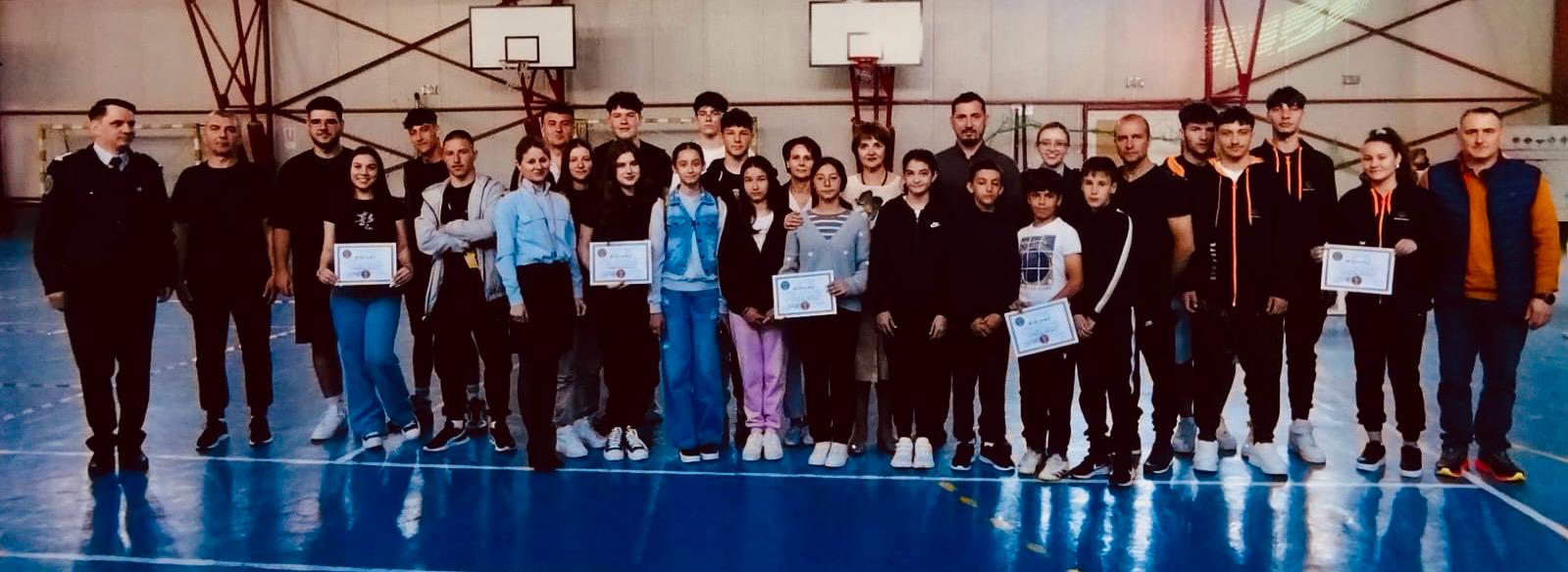Elevii au arătat curaj la concursul „Cu viața mea apăr viața”