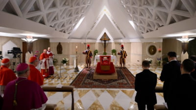 Imagini cu Papa Francisc în sicriu