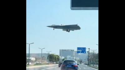 Imagini noi cu avionul futurist J-36 al Chinei
