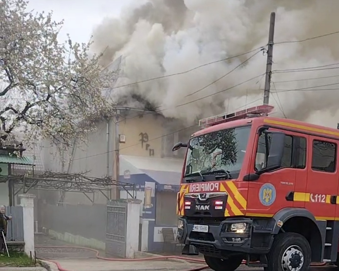 Incendiu devastator la o pensiune din Dealu Gigantic