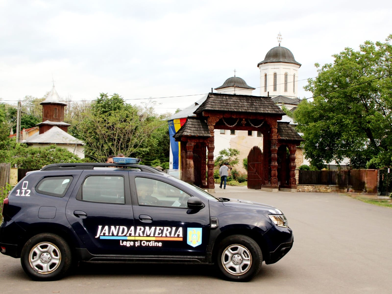 Jandarmii, măsuri speciale la „Izvorul Tămăduirii”