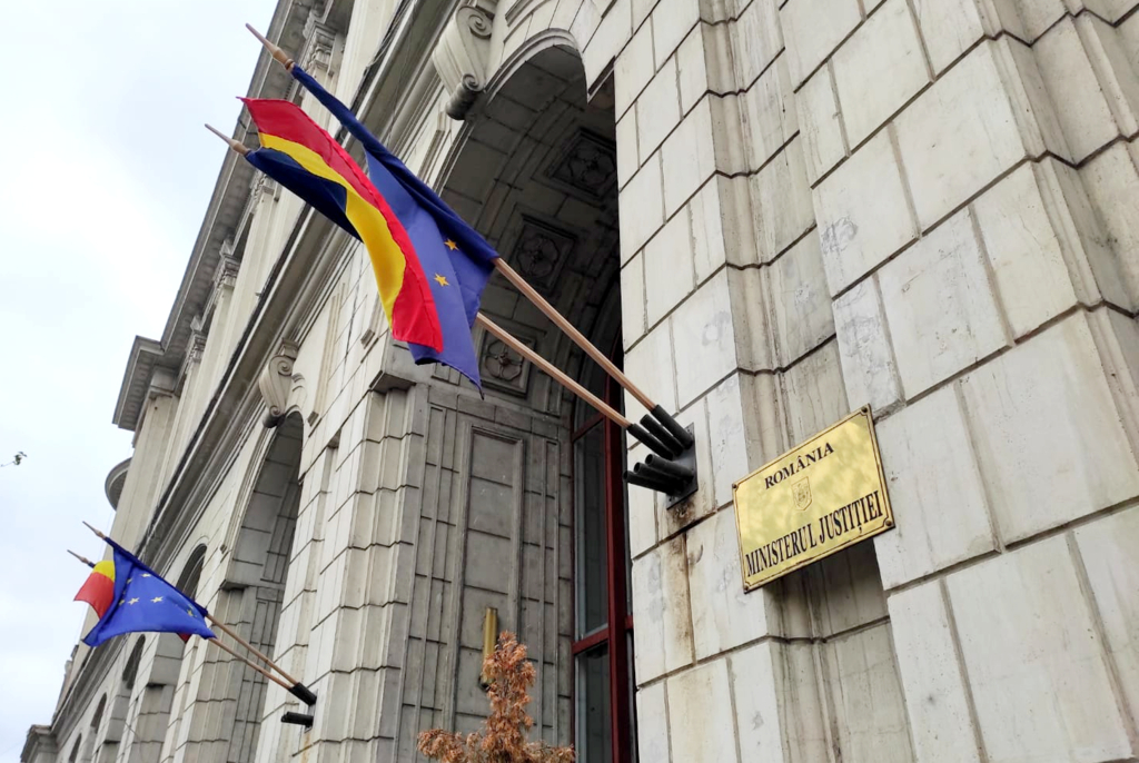 Munca la stat: riscuri și sporuri la Justiție