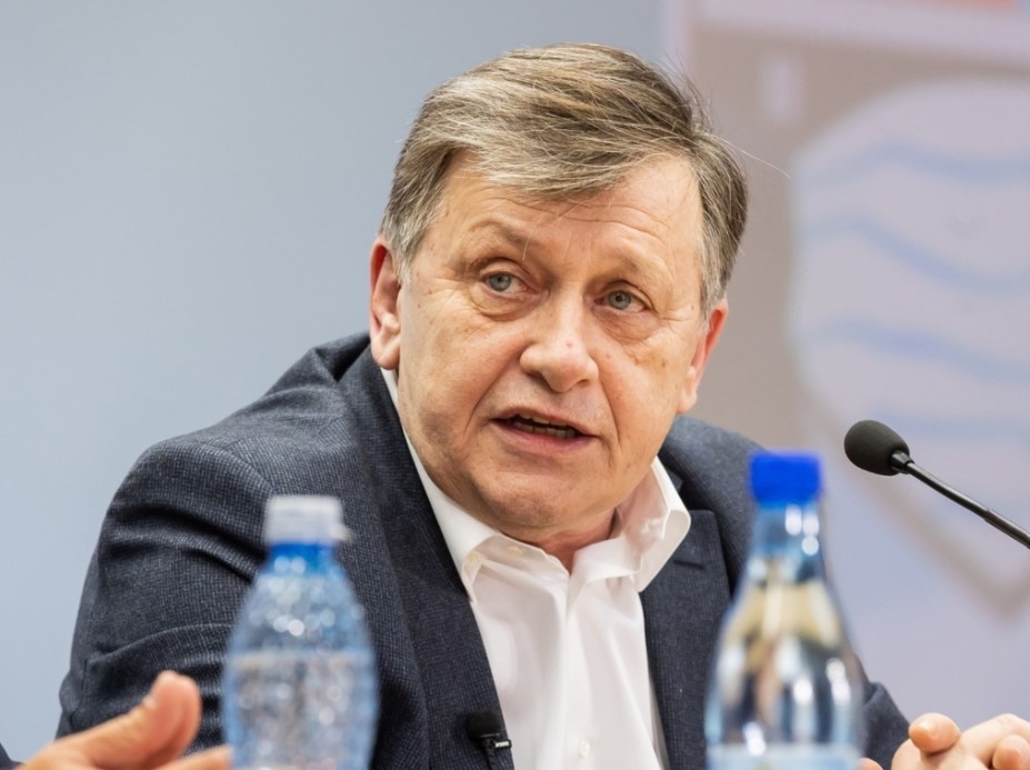 Nicușor Dan acuză acte ilegale ale lui Antonescu