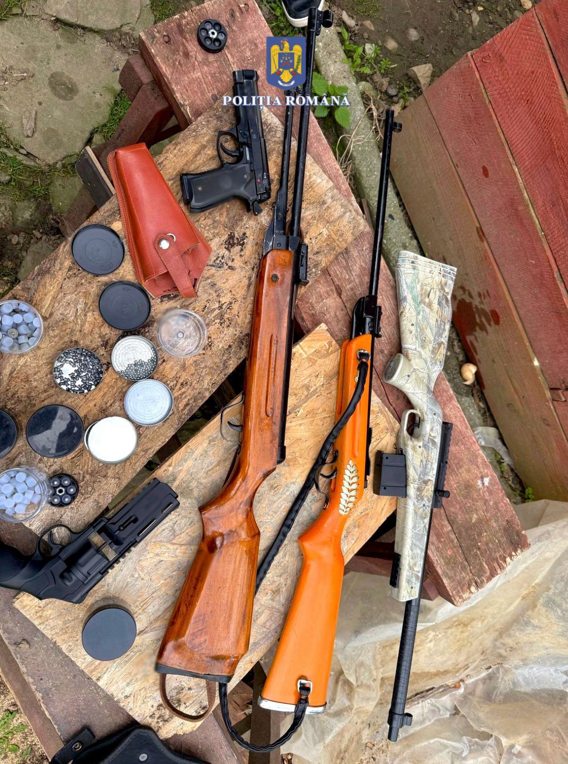 Percheziție la un bărbat suspectat de arme