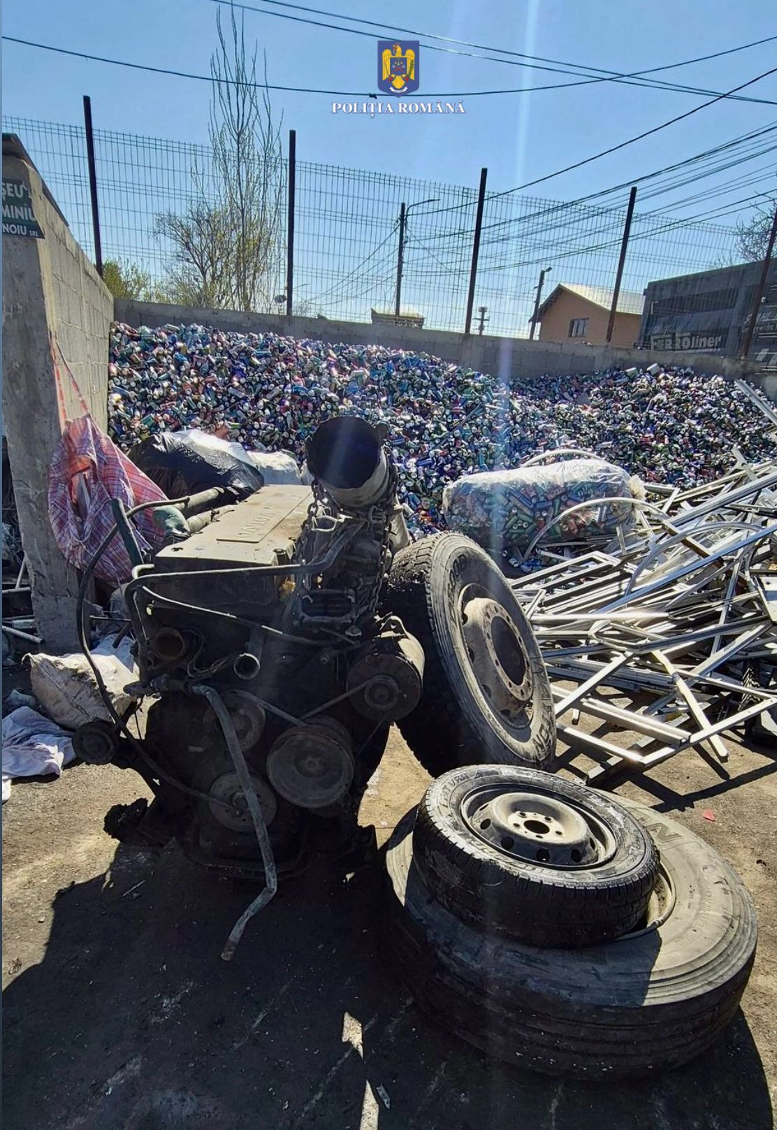 Polițiștii au prins o autoutilitară cu fier arhaic