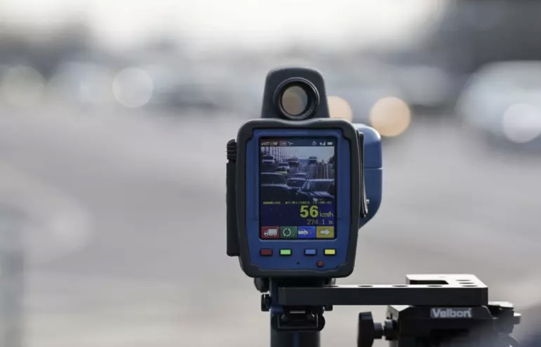 Polițiștii folosesc radarul E-Sigur!