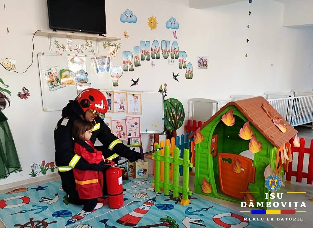Pompierii sprijină copiii la grădiniță