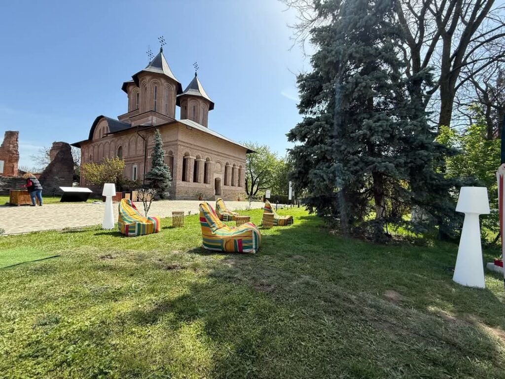 Primăvară la Curtea Domnească, Dâmbovița