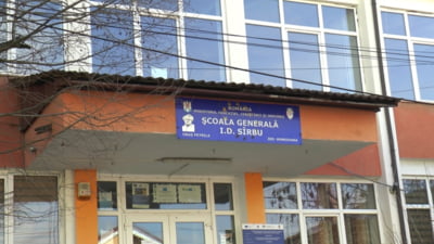 Profesoară a smuls genele false unei eleve