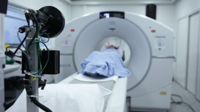 Tomografiile pot crește riscul de cancer la copii