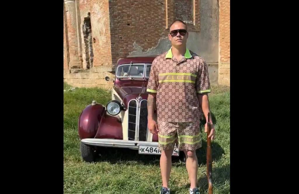 Atac cu pușcă sovietică asupra unui BMW