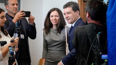 Cum a cucerit Nicușor Dan partenera