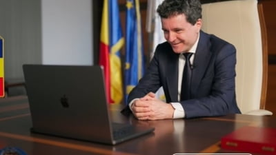 Nicușor Dan discută cu Emmanuel Macron