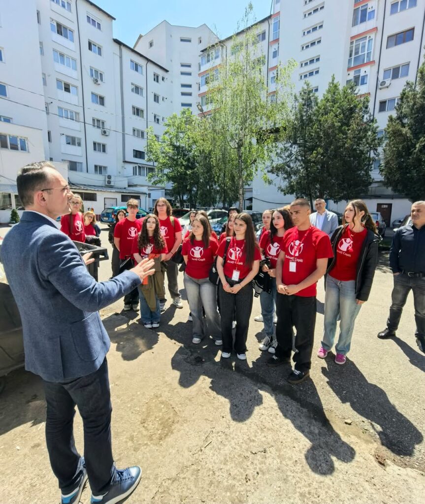 Tinerii din Târgoviște, invitați la dialog