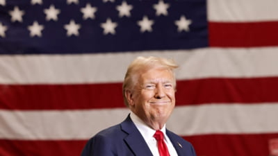 Trump îmbrăcat ca Papă: „Mi-ar plăcea”