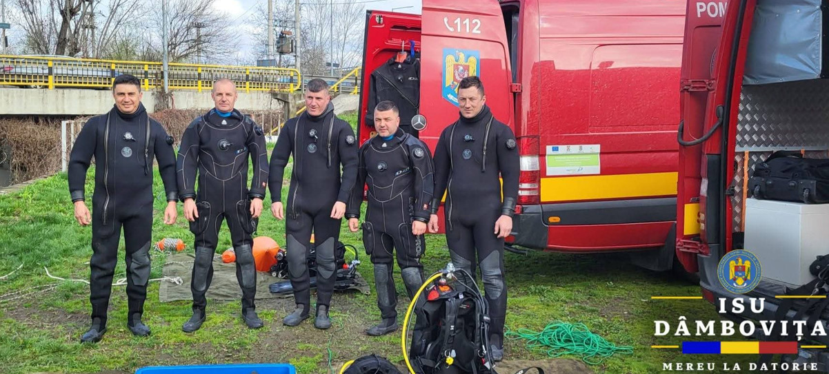 Antrenament al scafandrilor pe râul Argeș
