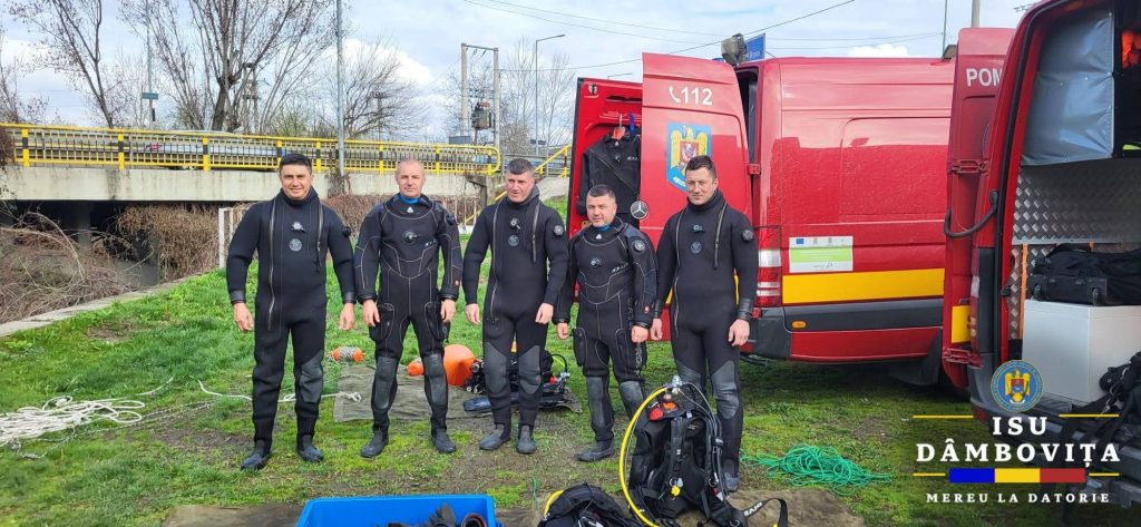 Antrenament scafandri ISU pe râul Argeș