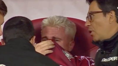 Fotbalistul de la Repezit plânge pe bancă