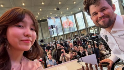 Moment bizar: Carlsen face selfie și reclamă