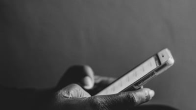 Nouă înșelătorie online cu AI în acțiune