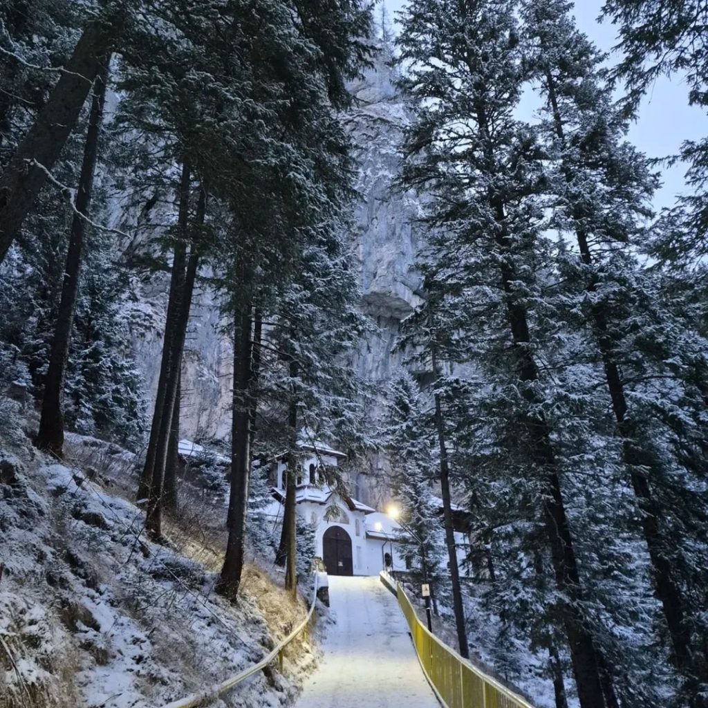 Peștera Ialomiței, program de vară din mai 2026