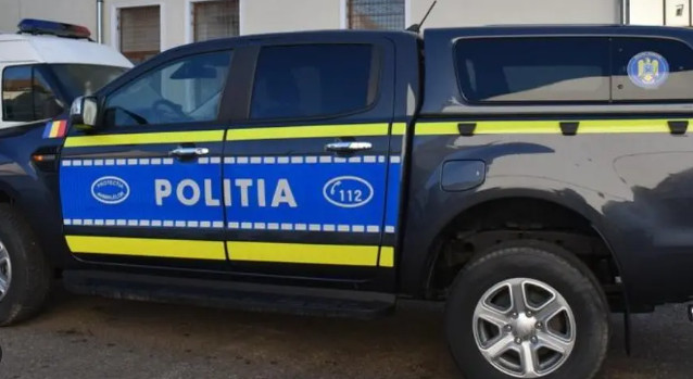 Polițiștii au salvat trei câini abandonați