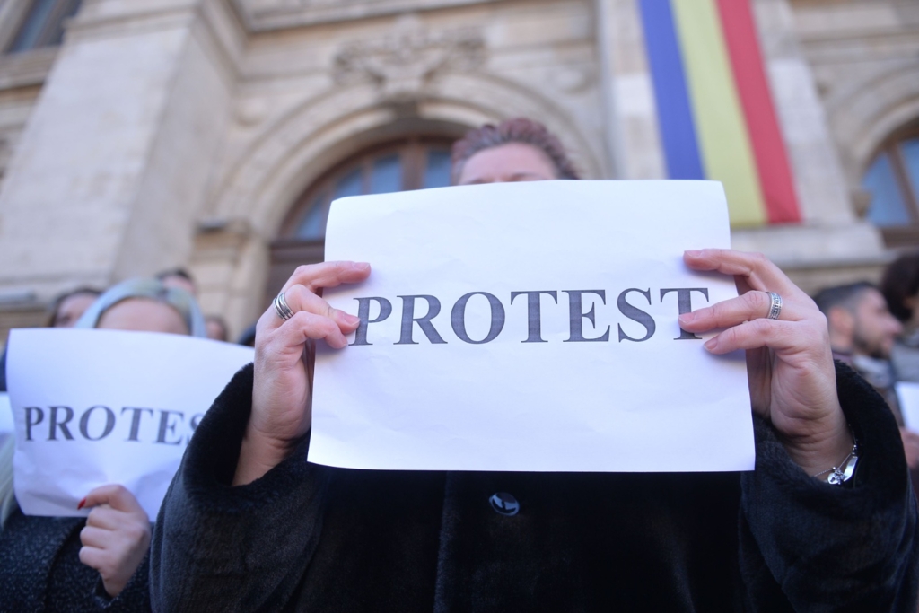 Protest masiv în Piața Victoriei pentru cereri guvernamentale