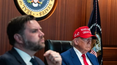 Trump amenință Iranul, Vance negociază