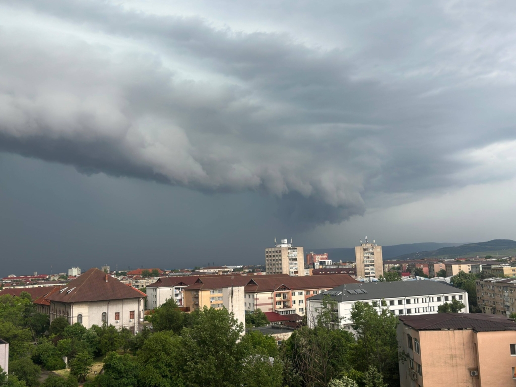 Alerte de vreme severă: ploi și vijelii