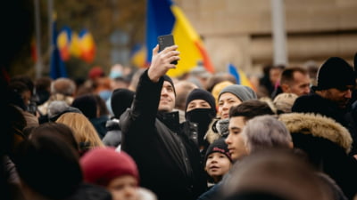 AUR scade, PSD și PNL cresc în sondaje
