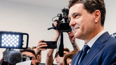 AUR și SOS amenință cu demiterea lui Dan
