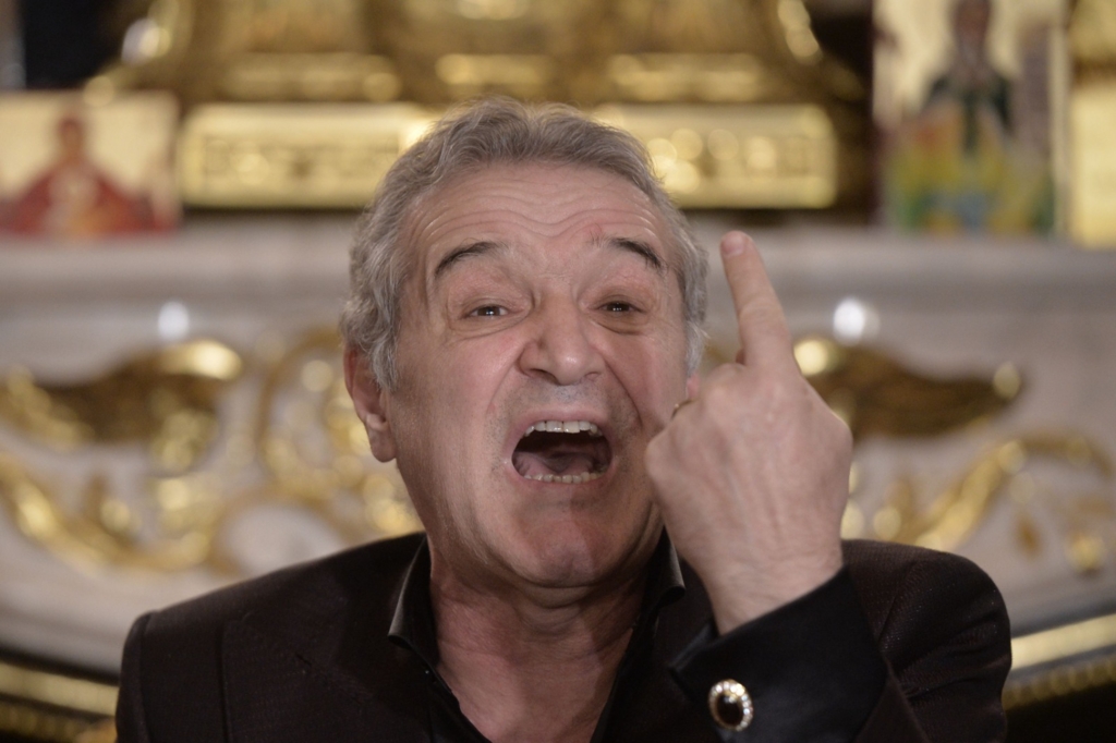 Becali a dat afară patru jucători!