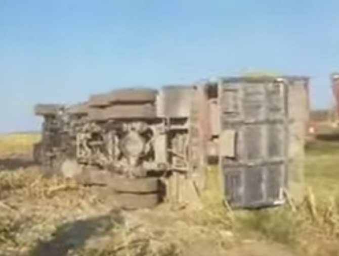 Camion răsturnat pe DN 72, Săcueni!