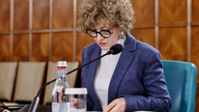 „Când pisica nu-i acasă, joacă șoarecii”
