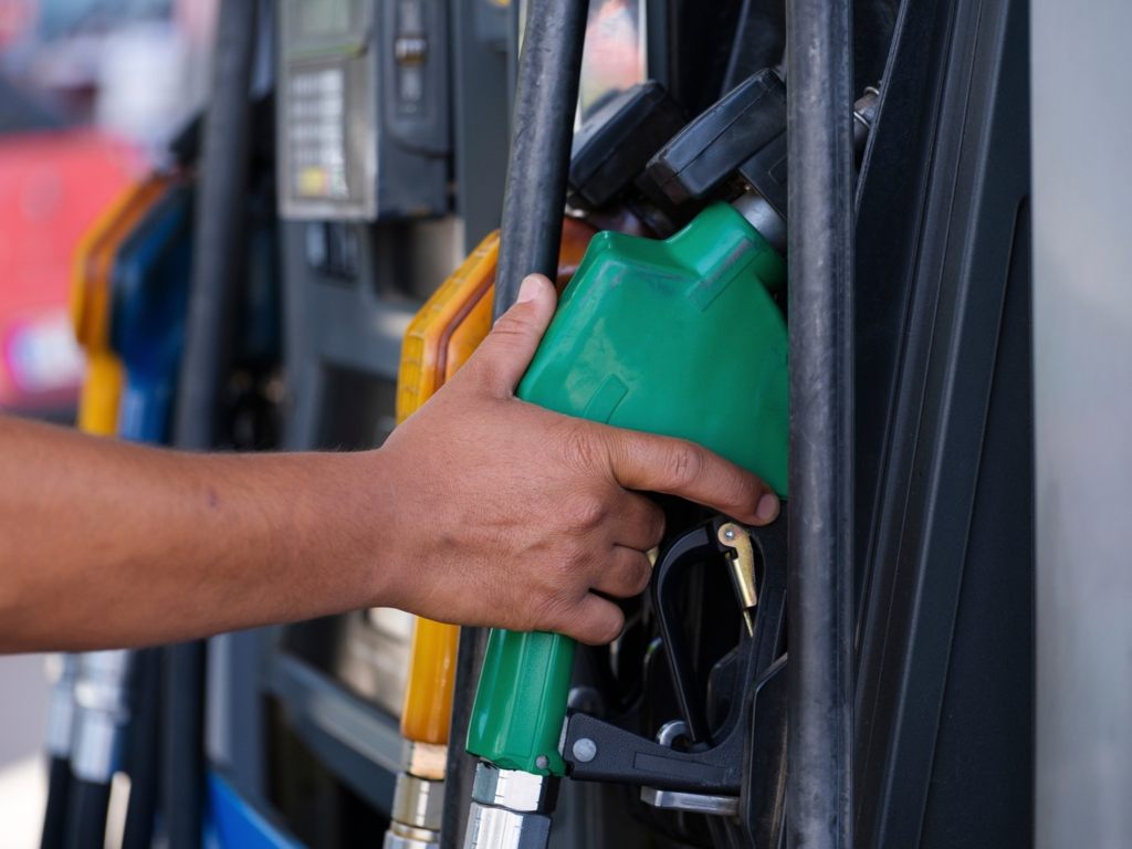 Carburantul Aproape 10 lei, Guvernul în criză