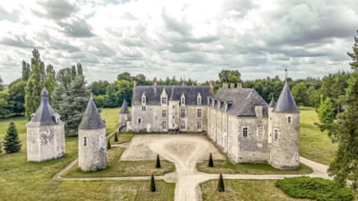 Castel învechit din Franța scos la vânzare