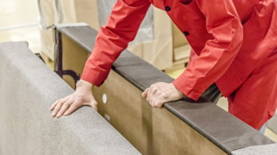 Companie românească reduce salariile cu 30%