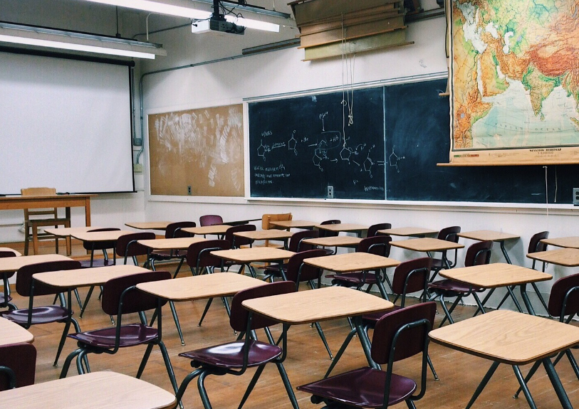 Creșteri minime pentru veniturile dascălilor