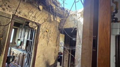 Gaură imensă în tavanul apartamentului