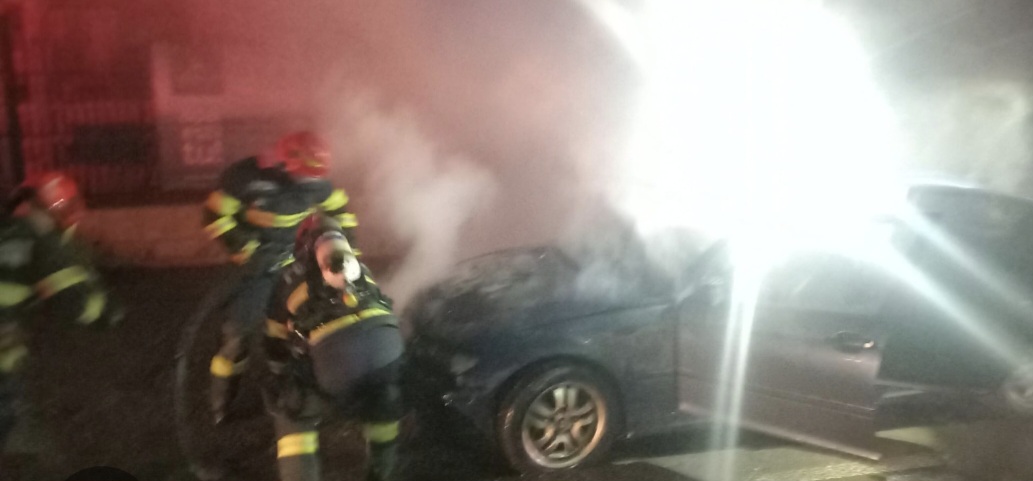 Incendiu auto la miezul nopții în Târgoviște
