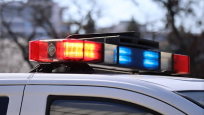 Juvenil de 18 ani atacă polițiștii cu gaze